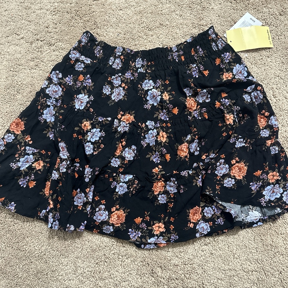Floral Black Skirt NWT medium - Kohl’s